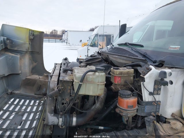 44231357 :رقم المزاد ، 1GBJ6V1B18F416829 vin ، 2008 Chevrolet Cc6500 مزاد بيع