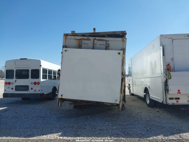44231357 :رقم المزاد ، 1GBJ6V1B18F416829 vin ، 2008 Chevrolet Cc6500 مزاد بيع