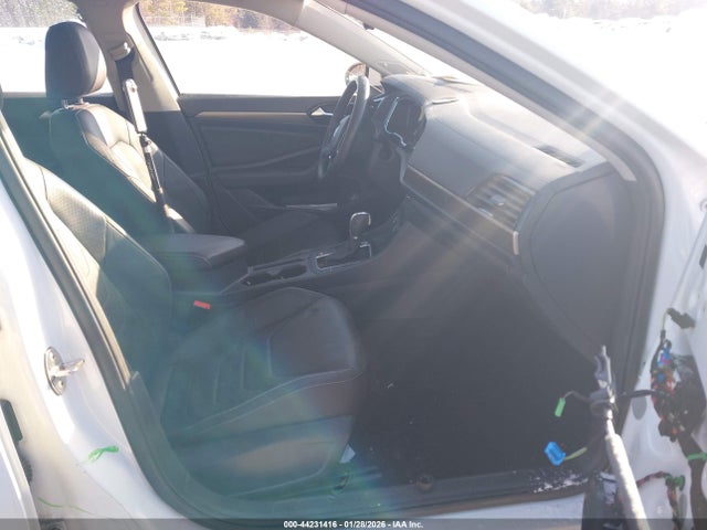 44231416 :رقم المزاد ، 3VWG57BU4KM181609 vin ، 2019 Volkswagen Jetta 1.4t Sel Premium مزاد بيع