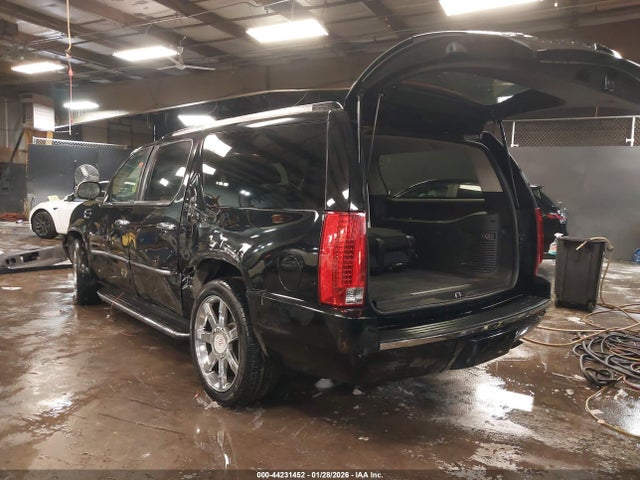 2011 CADILLAC ESCALADE ESV 1GYS4HEF9BR316322 Photo 2