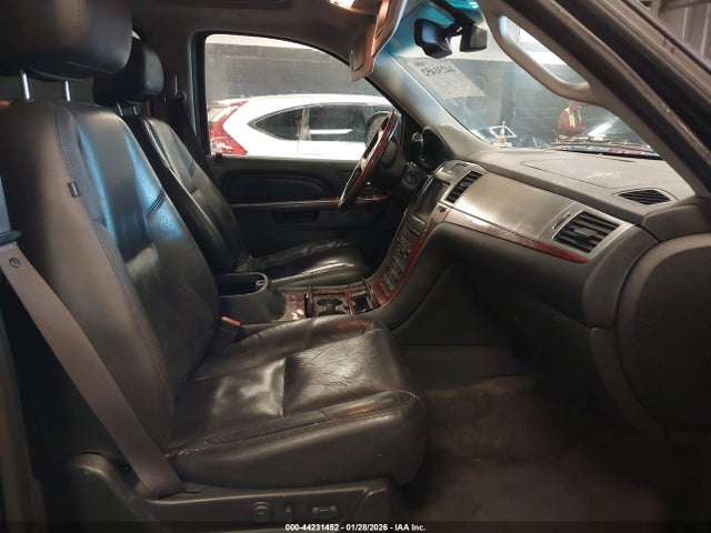 2011 CADILLAC ESCALADE ESV 1GYS4HEF9BR316322 Photo 4