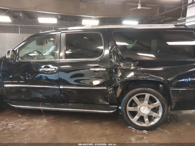2011 CADILLAC ESCALADE ESV 1GYS4HEF9BR316322 Photo 5