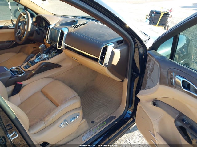 2017 PORSCHE CAYENNE E-HYBRID WP1AE2A28HLA70646 Photo 4