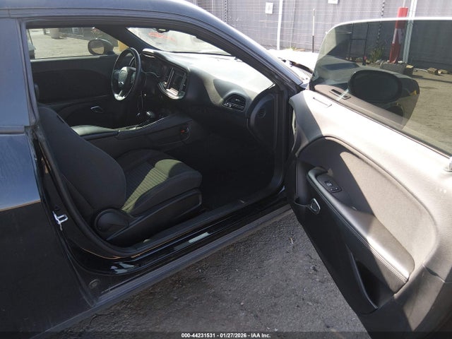 2C3CDZAGXKH638034 Dodge Challenger Sxt