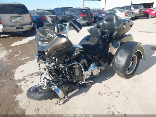 Harley-Davidson FLHTCUTG 2020 1HD1MAF15LB855038 Image 2