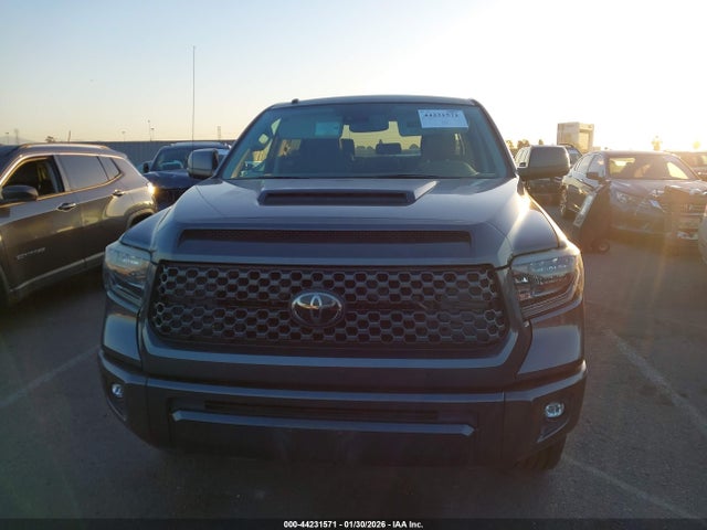 5TFDY5F16JX730222 Toyota Tundra Sr5 5.7l V8