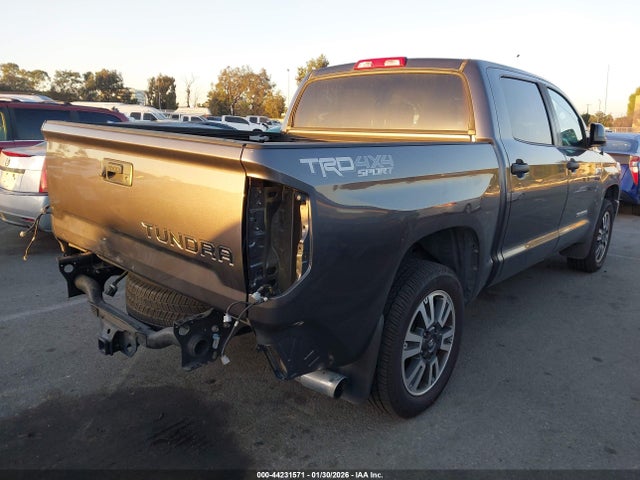 5TFDY5F16JX730222 Toyota Tundra Sr5 5.7l V8