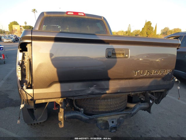 5TFDY5F16JX730222 Toyota Tundra Sr5 5.7l V8