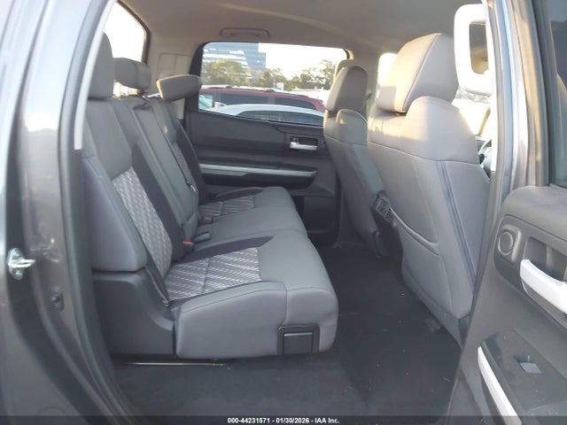 5TFDY5F16JX730222 Toyota Tundra Sr5 5.7l V8