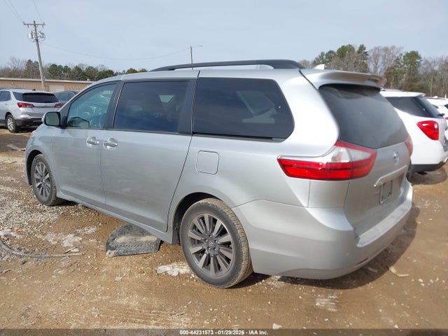 2019 TOYOTA SIENNA 5TDYZ3DC6KS995527 Photo 2