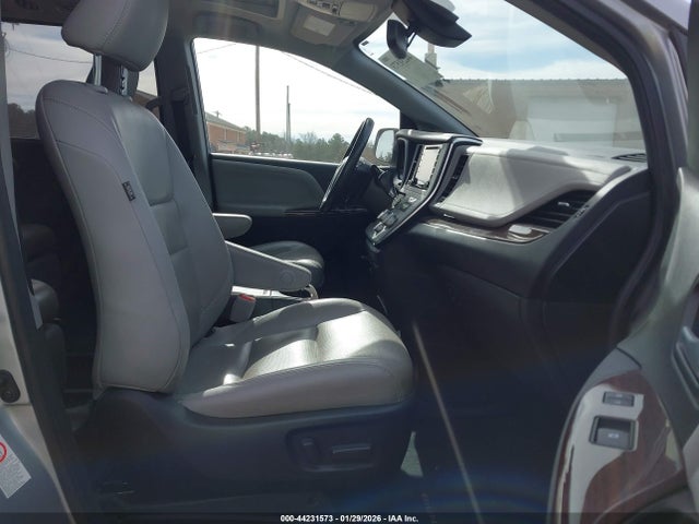 2019 TOYOTA SIENNA 5TDYZ3DC6KS995527 Photo 4