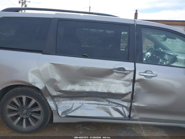 2019 TOYOTA SIENNA 5TDYZ3DC6KS995527 Photo 5
