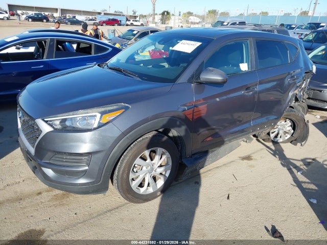 KM8J2CA46KU882509 Hyundai TUCSON SE
