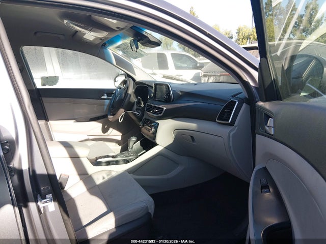 KM8J2CA46KU882509 Hyundai TUCSON SE