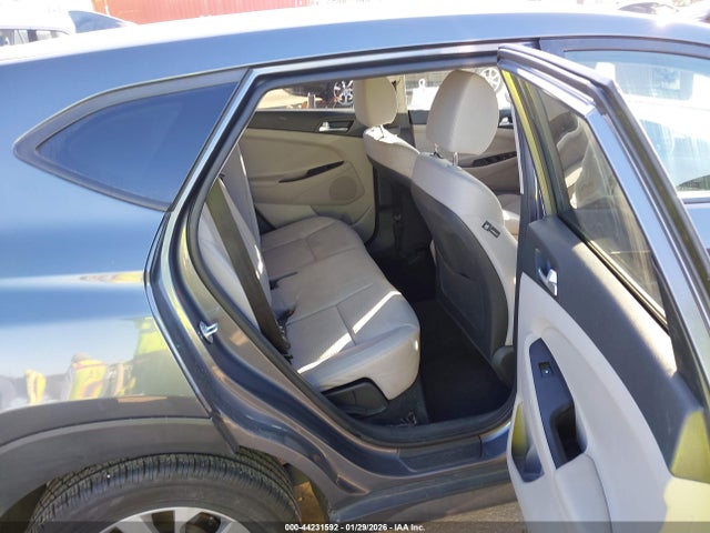 KM8J2CA46KU882509 Hyundai TUCSON SE