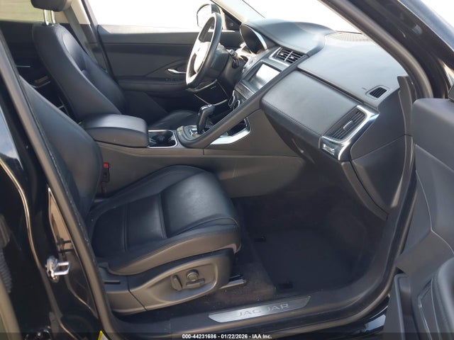2018 JAGUAR E-PACE SADFP2FX4J1Z14371 Photo 4
