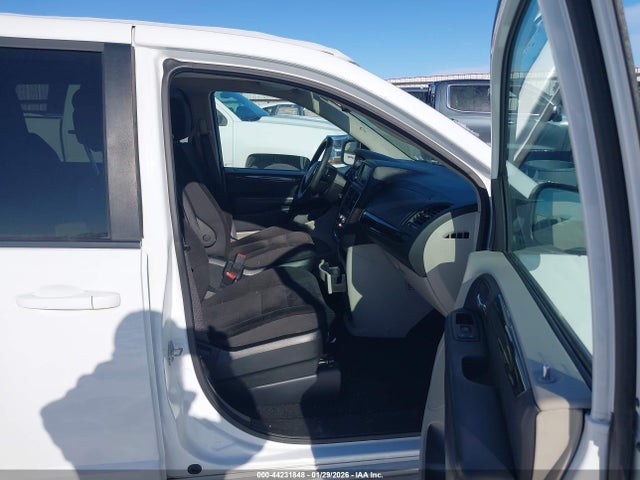 44231848 :رقم المزاد ، 2C4RDGBG8JR312606 vin ، 2018 Dodge Grand Caravan Se مزاد بيع