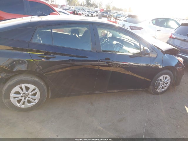 Toyota Prius Two 2016 JTDKBRFU0G3010196 Image 13