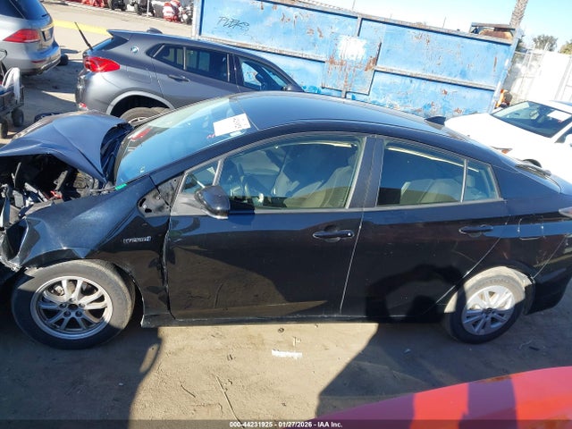 Toyota Prius Two 2016 JTDKBRFU0G3010196 Image 14