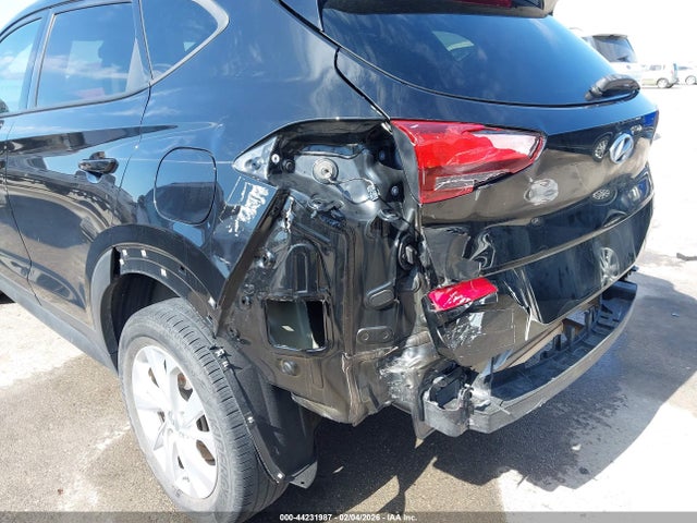 KM8J23A44MU400638 Hyundai TUCSON SE