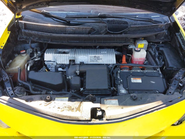 JTDZN3EU3HJ059099 Toyota Prius V Two