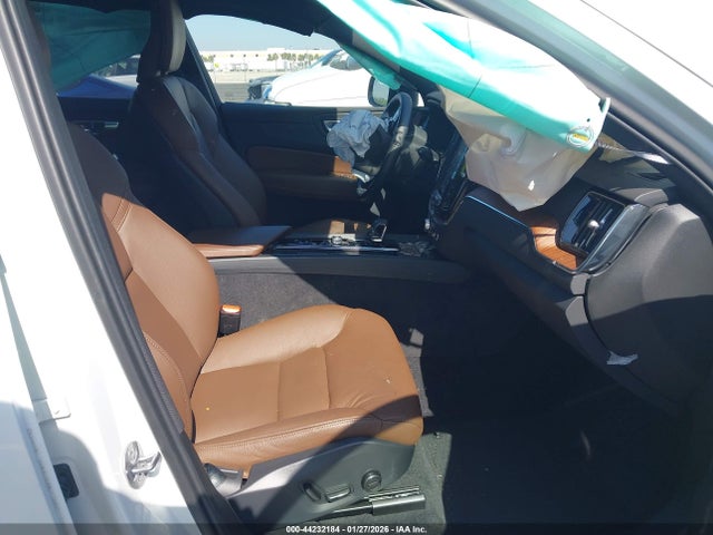 2025 VOLVO XC60 YV4M12RC1S1097288 Photo 4