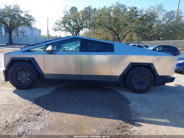 Aukcja sprzedaży 2024 Tesla Cybertruck, vin: 7G2CEHEDXRA035498, numer aukcji: 44232198