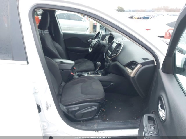 Jeep Cherokee Latitude 2015 1C4PJMCS3FW653248 Image 5