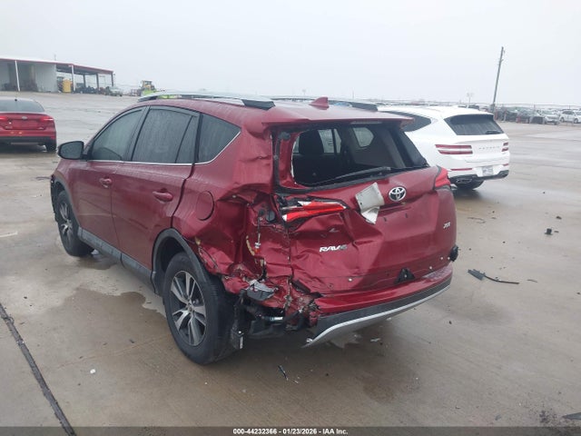 2T3WFREV1JW431316 Toyota Rav4 Xle