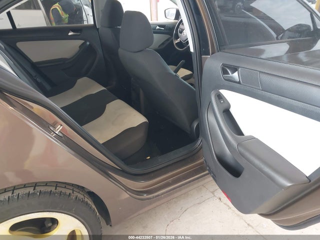 3VW1K7AJ9FM426495 Volkswagen Jetta 2.0l S