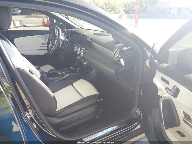 2021 MERCEDES-BENZ AMG A 35 W1K3G5BB2MJ296827 Photo 4