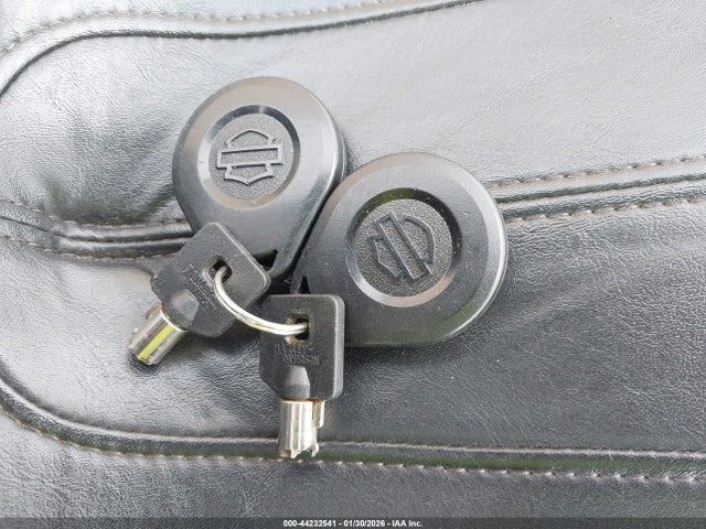 2011 HARLEY-DAVIDSON FLSTC 1HD1BW514BB023063 Photo 10