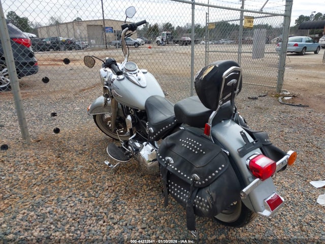 2011 HARLEY-DAVIDSON FLSTC 1HD1BW514BB023063 Photo 2