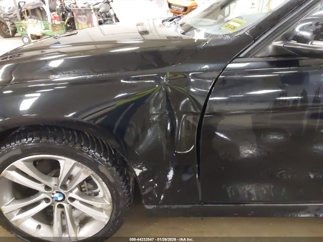 44232547 :رقم المزاد ، WBA3B5C52EP652142 vin ، 2014 Bmw 328i Xdrive مزاد بيع