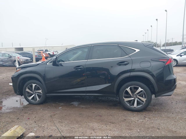 44232561 :رقم المزاد ، JTJYARBZ7J2105668 vin ، 2018 Lexus Nx 300 مزاد بيع
