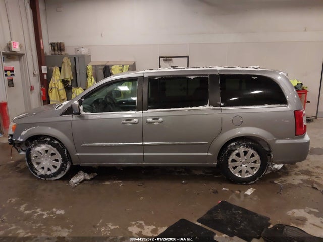 2015 Chrysler Town & Country Touring მანქანა იყიდება აუქციონზე, vin: 2C4RC1BG7FR544637, აუქციონის ნომერი: 44232572