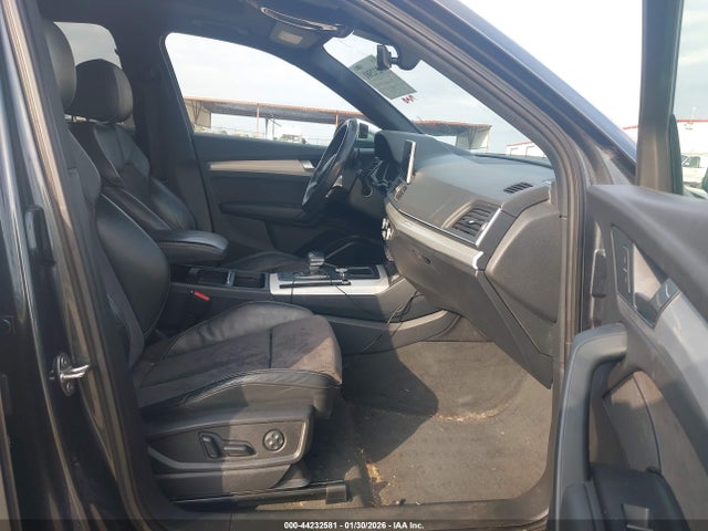2018 AUDI SQ5 WA1A4AFY6J2055239 Photo 4