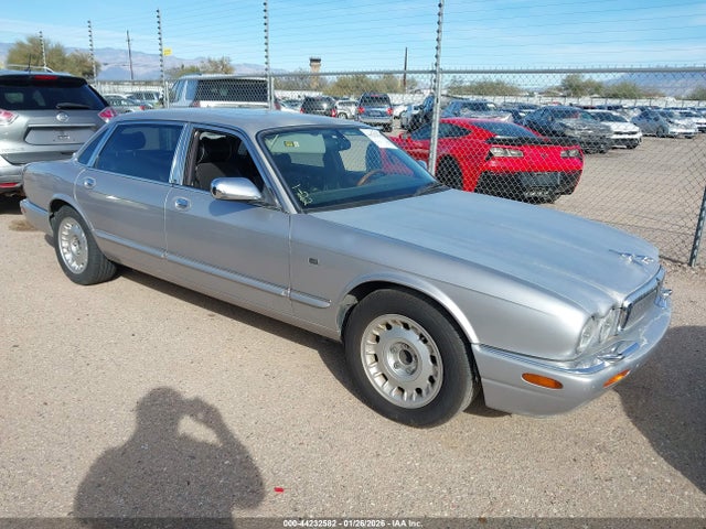 2000 JAGUAR XJ8 SAJFA24C3YLF01860 Photo 0