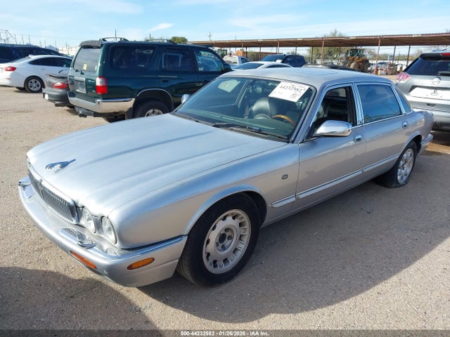 2000 JAGUAR XJ8 SAJFA24C3YLF01860 Photo 1