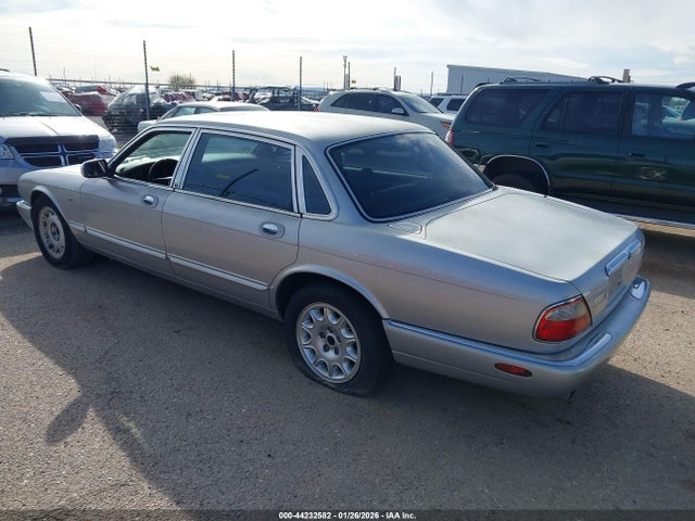 2000 JAGUAR XJ8 SAJFA24C3YLF01860 Photo 2