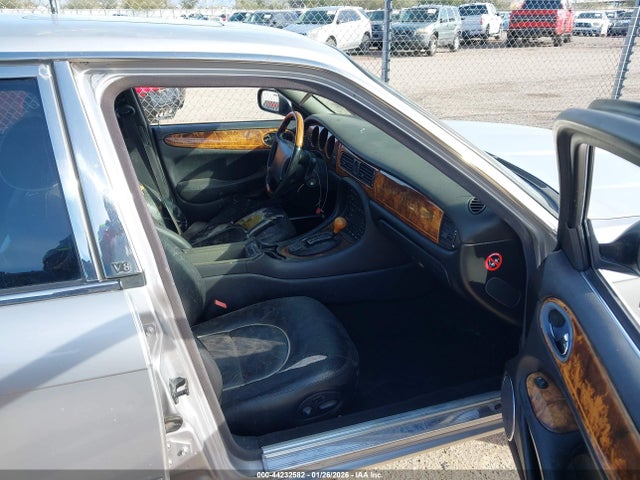 2000 JAGUAR XJ8 SAJFA24C3YLF01860 Photo 4