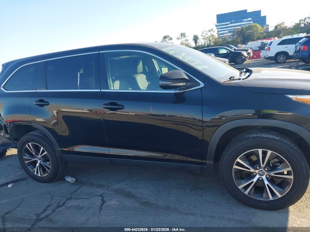 5TDZZRFH0KS335497 Toyota Highlander Le