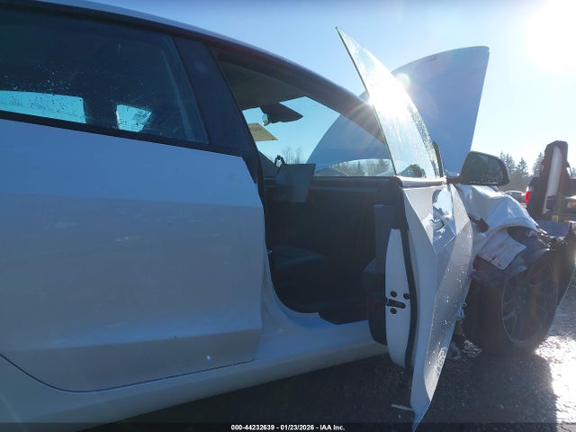 2025 TESLA MODEL 3 5YJ3E1EA5SF899058 Photo 4