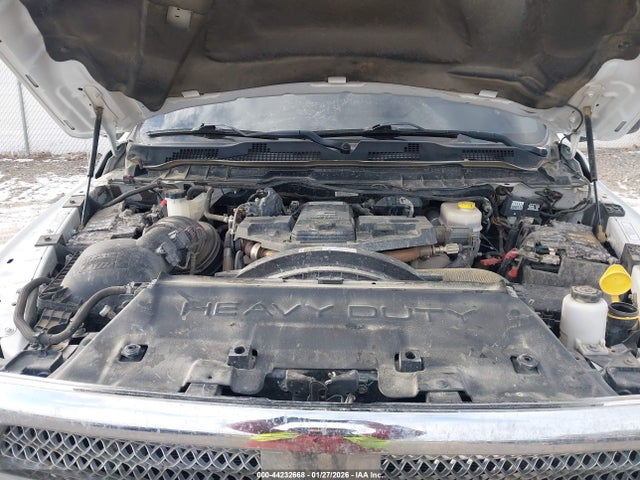 44232668 :رقم المزاد ، 3C6UR5DL5JG223891 vin ، 2018 Ram 2500 Big Horn  4x4 6'4 Box مزاد بيع