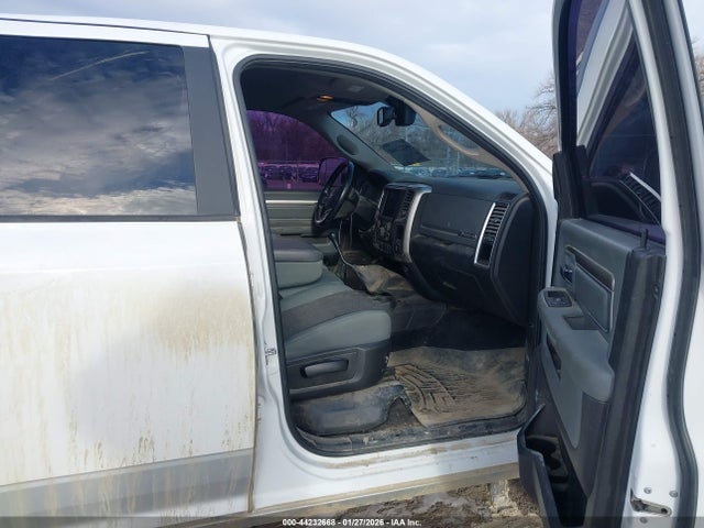 44232668 :رقم المزاد ، 3C6UR5DL5JG223891 vin ، 2018 Ram 2500 Big Horn  4x4 6'4 Box مزاد بيع