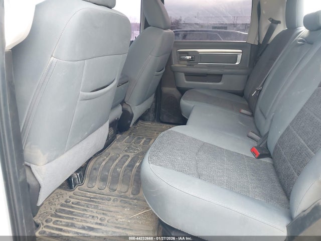 44232668 :رقم المزاد ، 3C6UR5DL5JG223891 vin ، 2018 Ram 2500 Big Horn  4x4 6'4 Box مزاد بيع