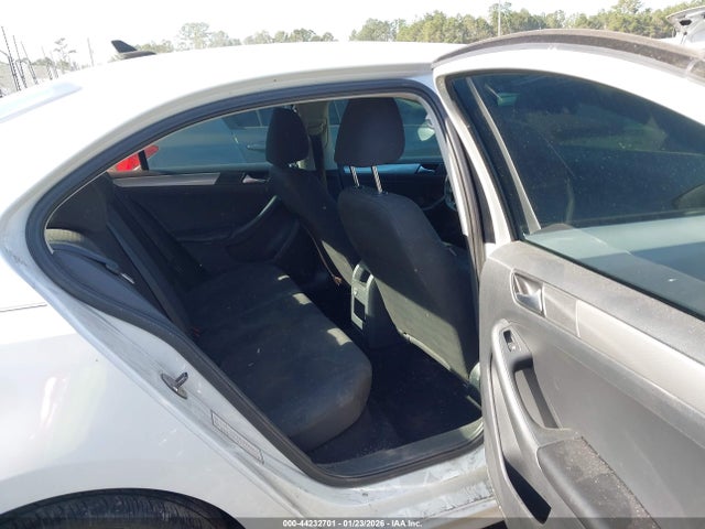 3VWD17AJ2FM352417 Volkswagen Jetta 1.8t Se