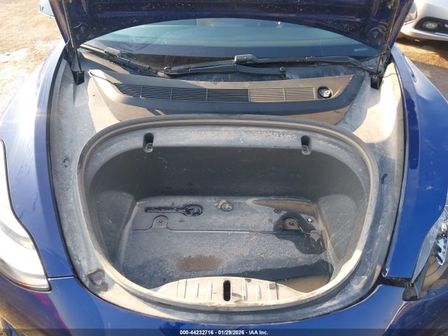 44232716 :رقم المزاد ، 5YJ3E1EB7LF735613 vin ، 2020 Tesla Model 3 Long Range Dual Motor All-wheel Drive مزاد بيع