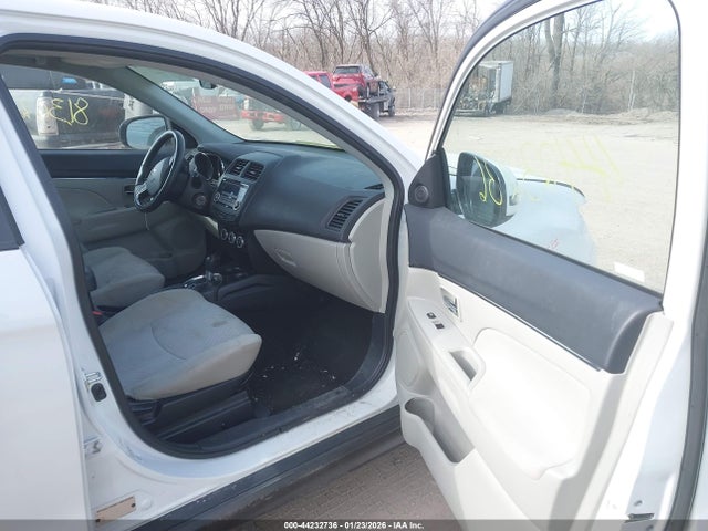 2017 MITSUBISHI OUTLANDER SPORT JA4AR3AU5HZ042775 Photo 4