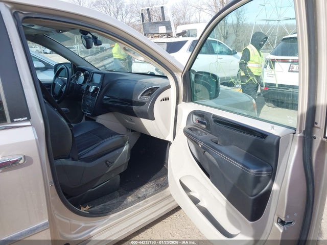 Продаж на аукціоні авто 2014 Chrysler Town & Country Touring-l 30th Anniversary, vin: 2C4RC1CG2ER297959, номер лоту: 44232793